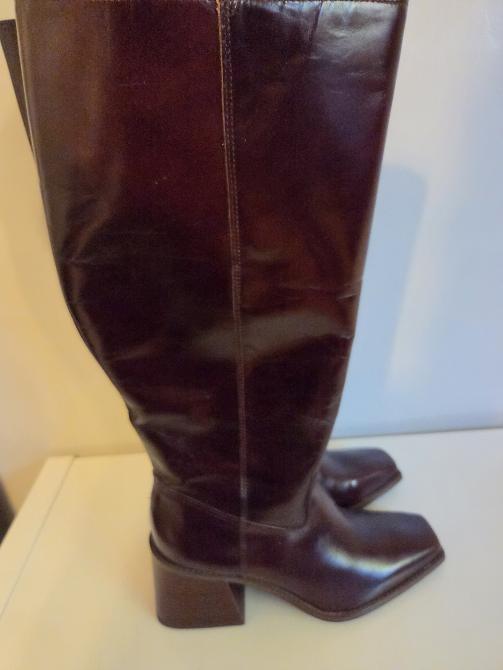 Vince Camuto Serengeti Size 10 WC